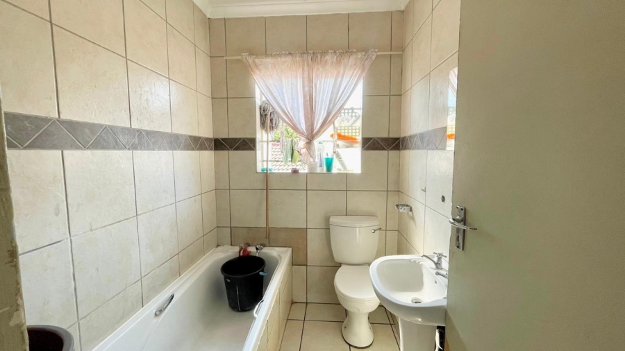 2 Bedroom Property for Sale in Oos Einde North West